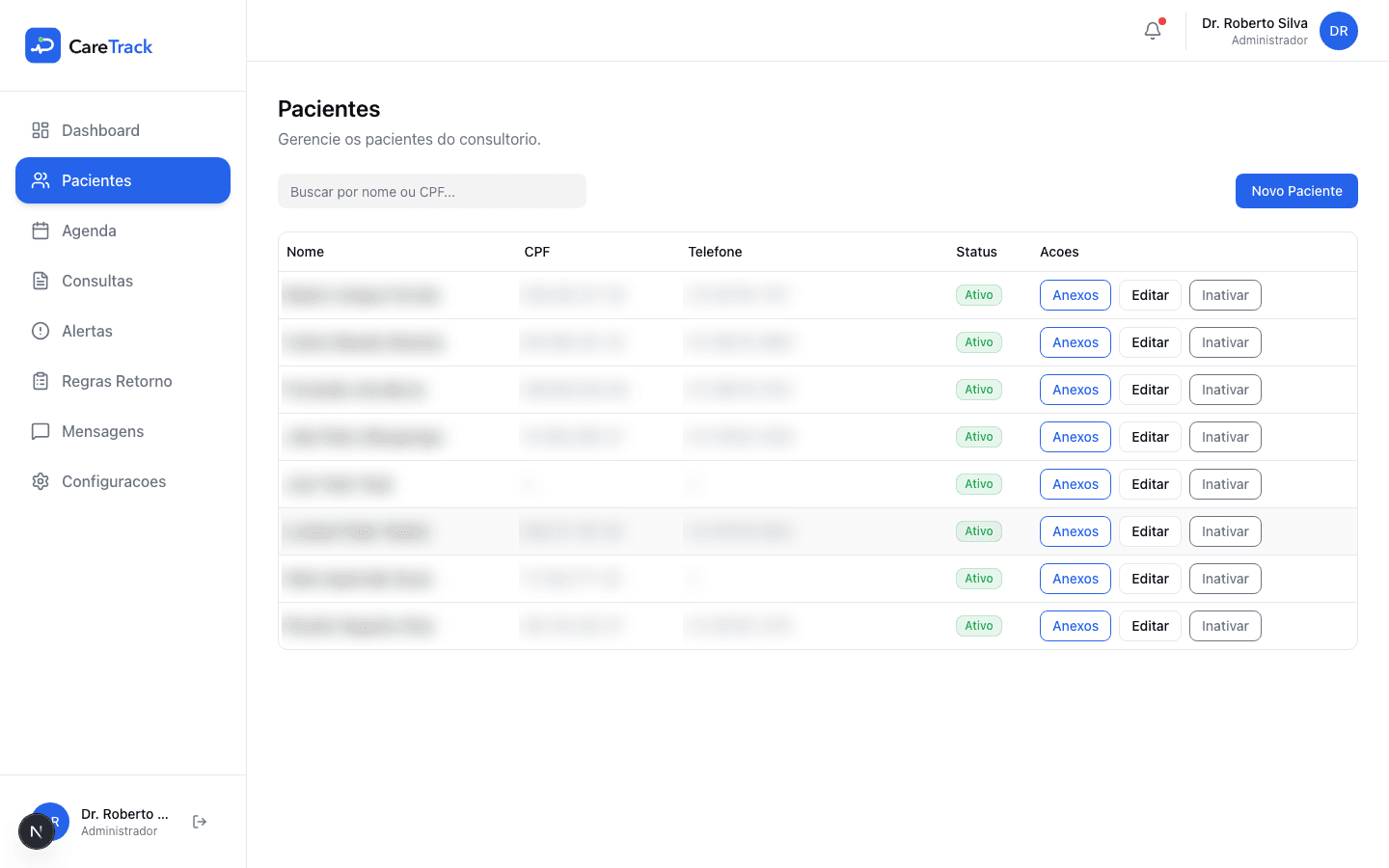 Listagem de pacientes do CareTrack com busca, status e acesso aos anexos; nome, CPF e telefone aparecem ocultos por privacidade